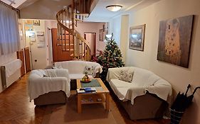 Nobles Apartment 4****